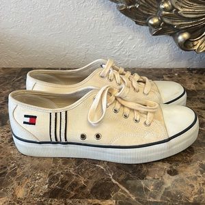 TOMMY HILFIGER TENNIS SHOES EXCELLENT CONDITION WORN TWICE